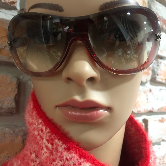 CHANEL sunglasses